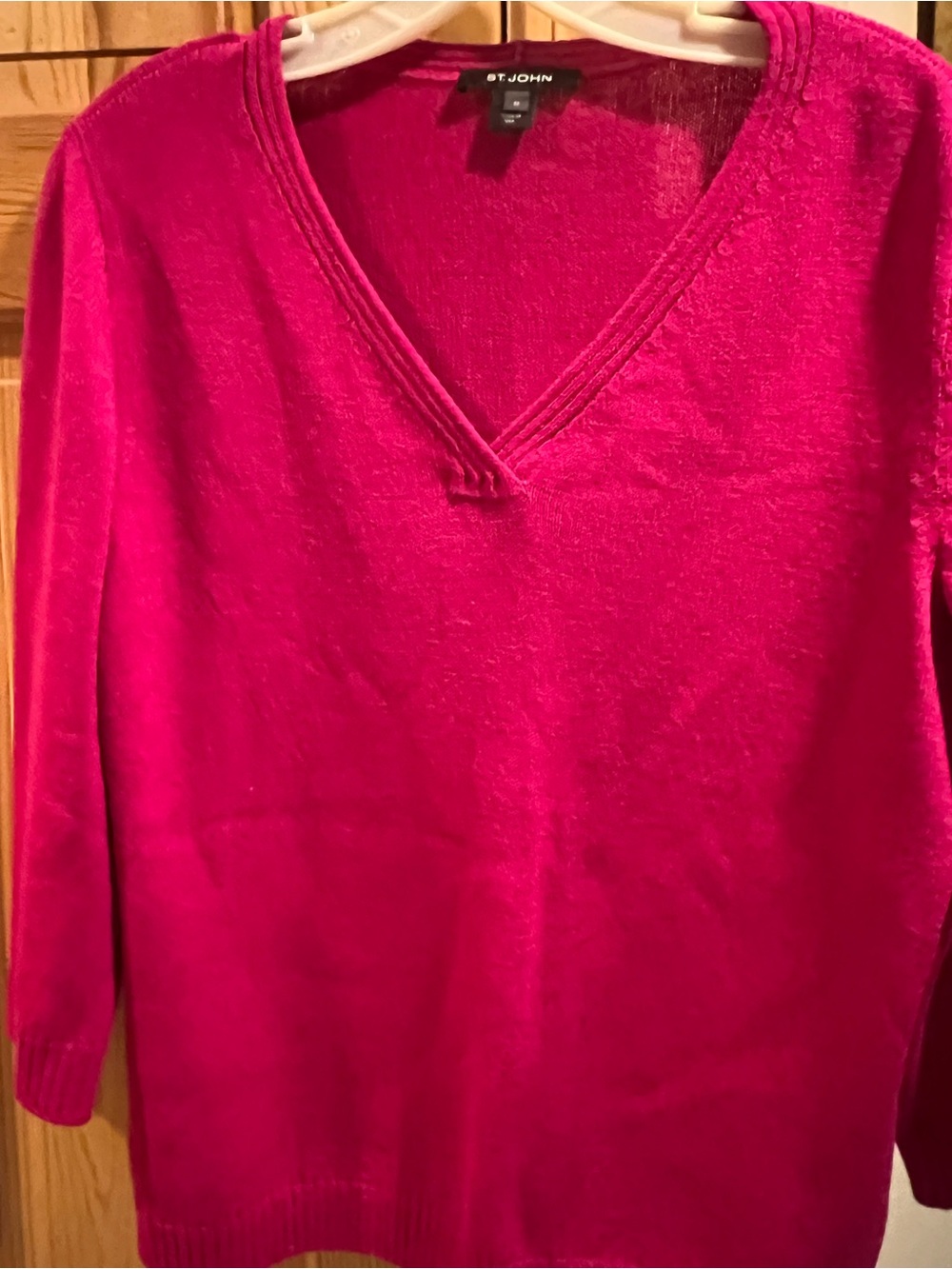 St. John V-Neck Sweater in Fuchsia Pink Medium Excellent